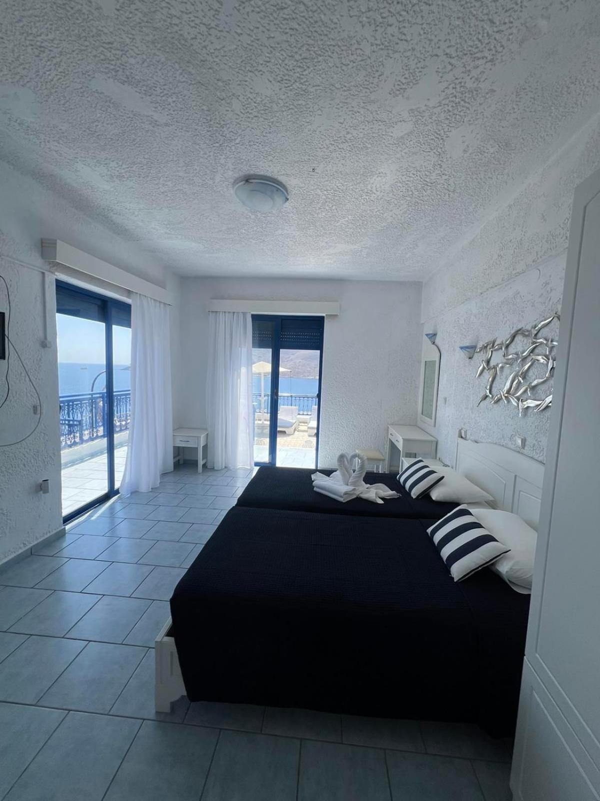 Marinas Studios Ливадия Номер фото
